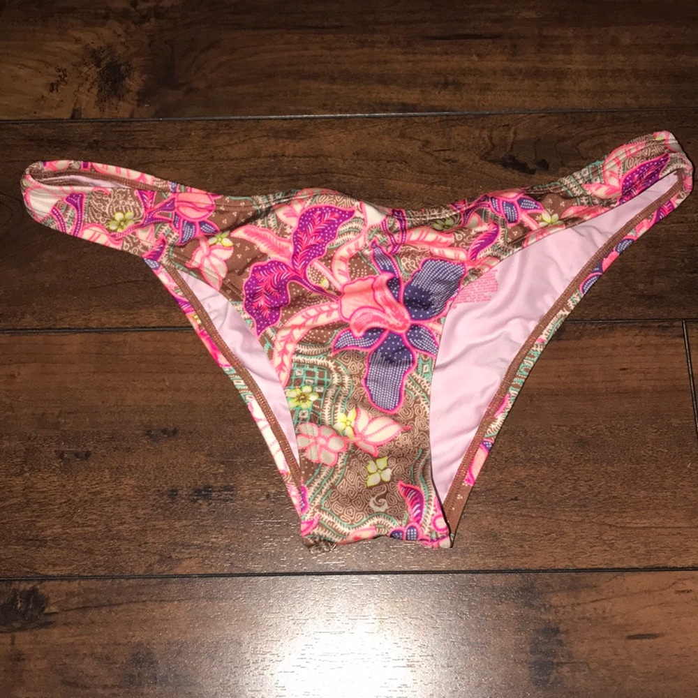 Victoria’s secret bathing suit bottoms